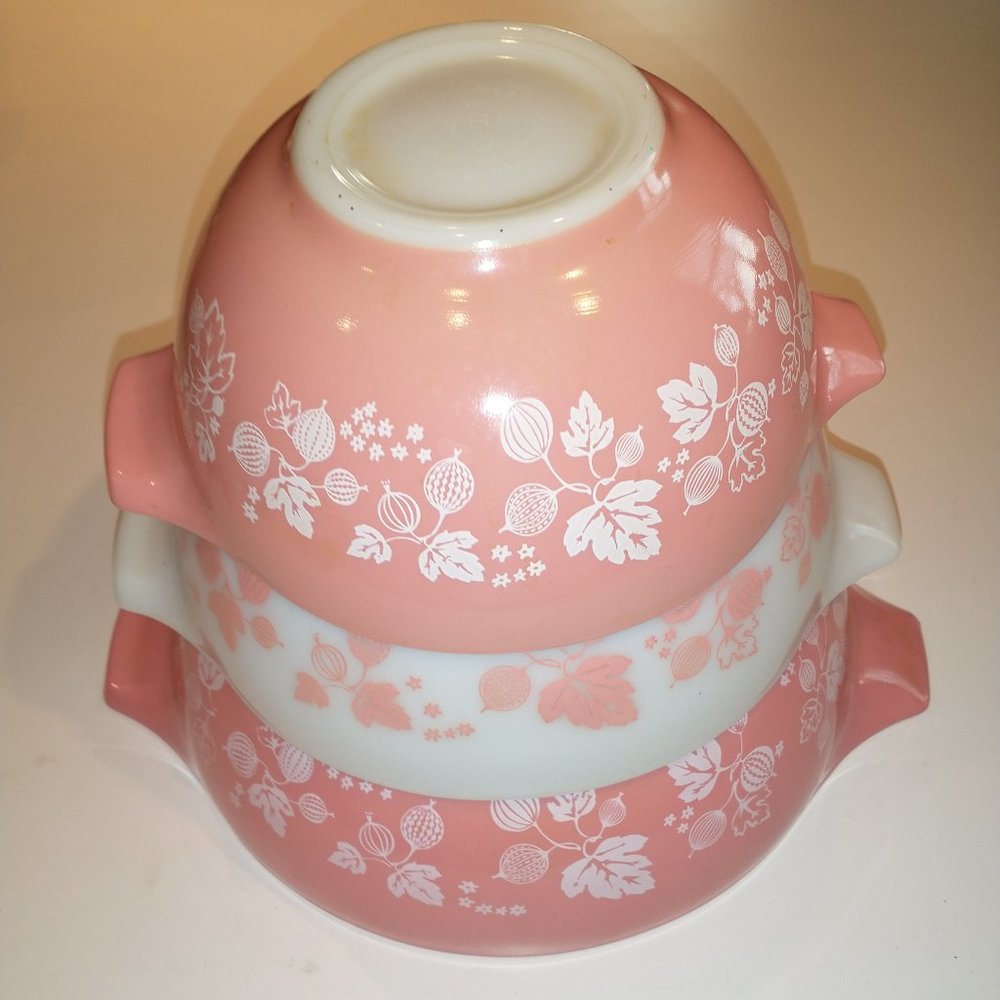 Set of 3 Vintage Pryex Mixing Bowls